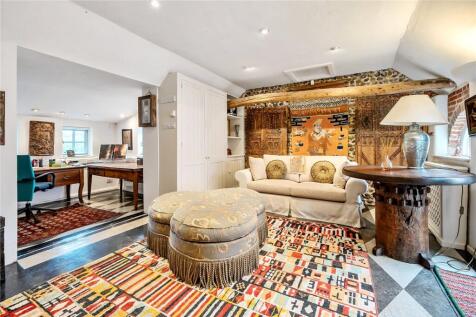 Office/Seating Area