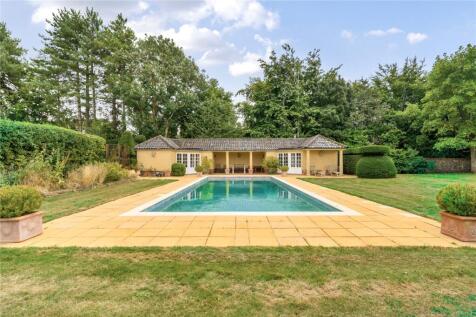 Pool &amp; Pool House