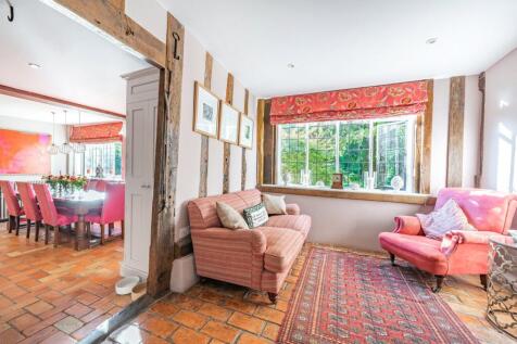 Kitchen/Seating Area