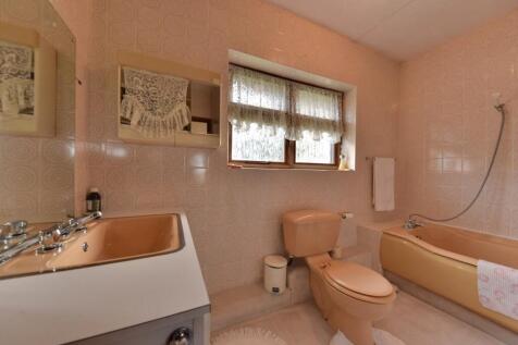 Family Bathroom B