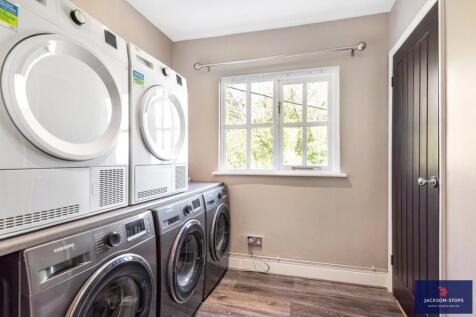 Dressing/Laundry