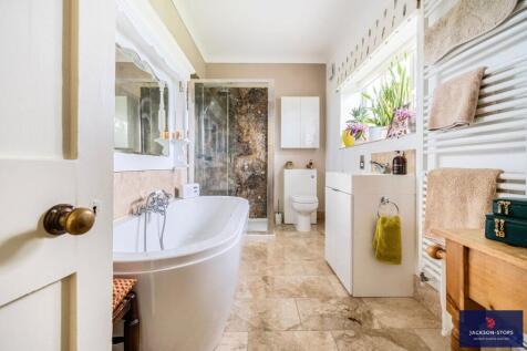 Family Bathroom A