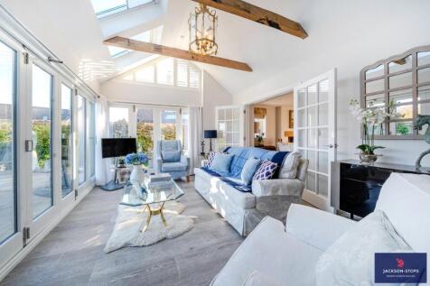 Vaulted Family Room