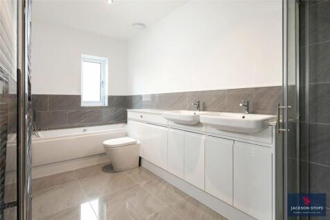 Ensuite To Bed 1