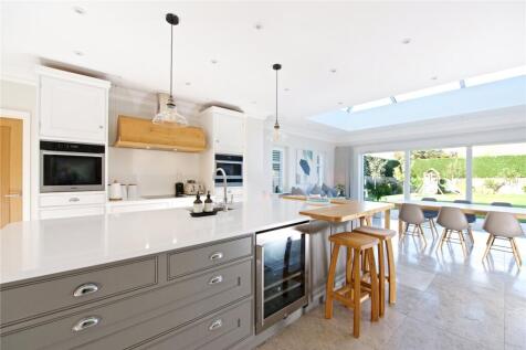 Kitchen/Dining Area