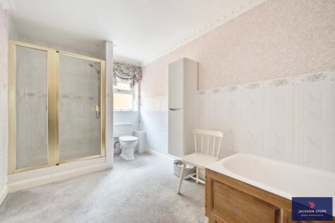 Ensuit To Bedroom 1