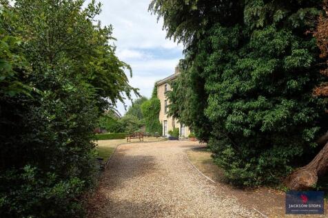 Gravelled Drive