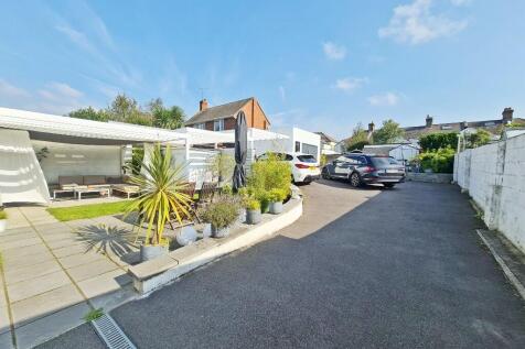 Driveway to Garage