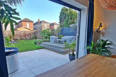 Bi-Folds to Garden