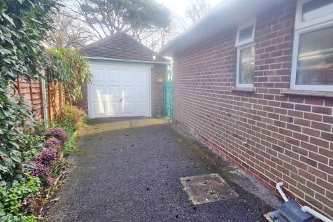Driveway/Garage