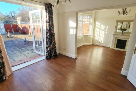 Doors to Rear Garden