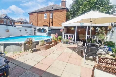 Garden &amp; Pool