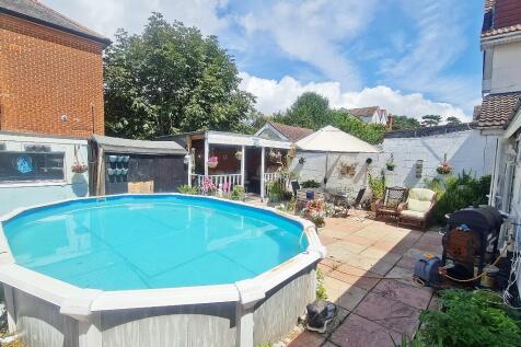 Garden &amp; Pool