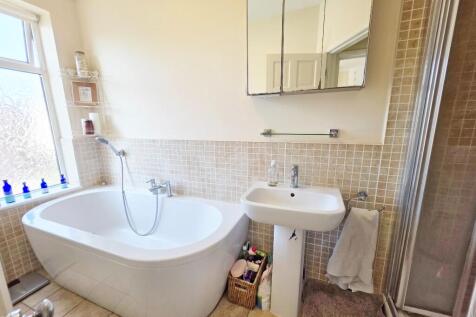 Bath &amp; Shower Room