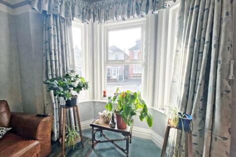 Feature Bay Window
