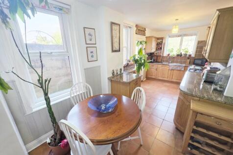 Kitchen/Br&#39;fst Room