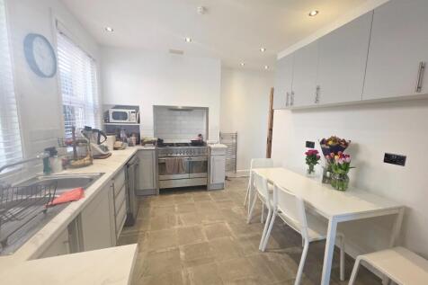 Kitchen/Br&#39;fst Room