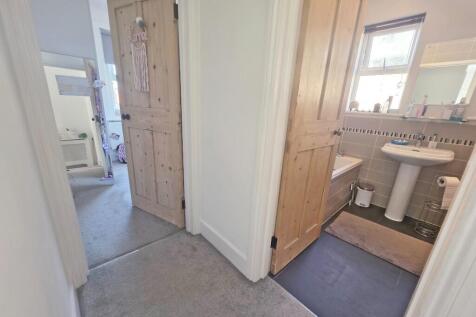 L-Shaped Hallway