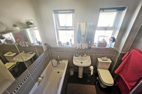 Bath/Shower Room