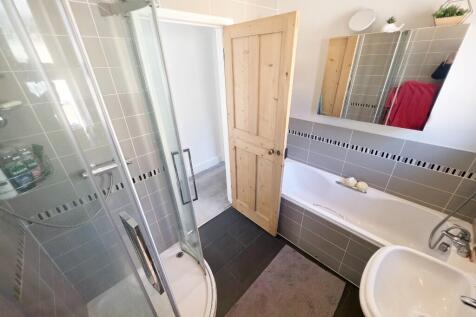 Bath/Shower Room