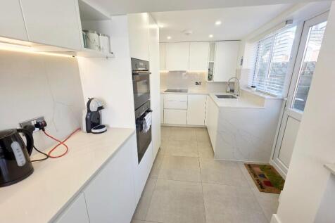 Newly Fitted Kitchen
