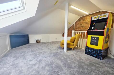 Attic/Hobbies Room