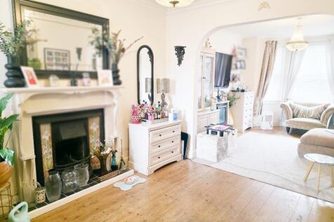 Lounge Through D Rm