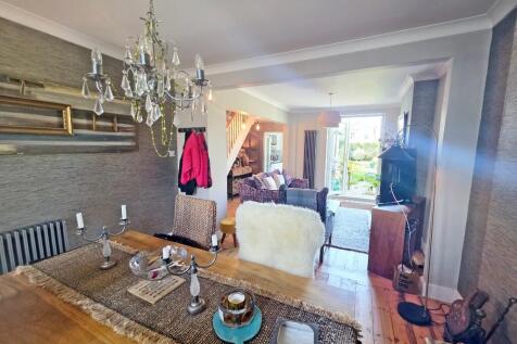 Arch to Lounge Area