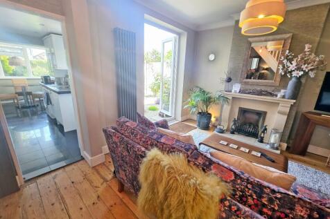 Lounge to Kitchen