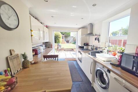 Kitchen / Br&#39;Fast Rm