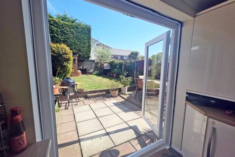 Double Doors to Gdn