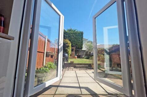 Double Doors to Gdn