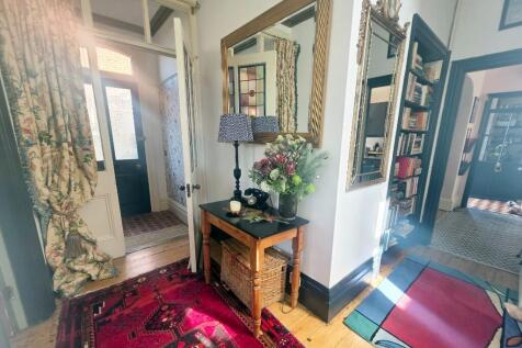 L-Shaped Hallway