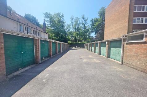 Garage in Block