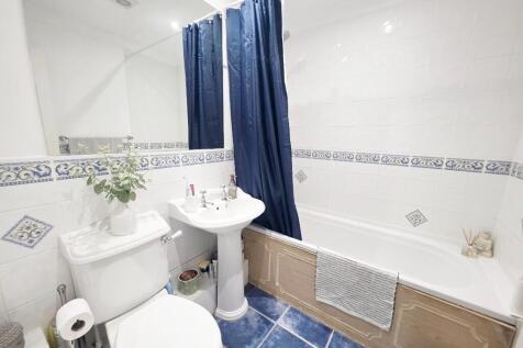 White Suite Bathr&#39;m