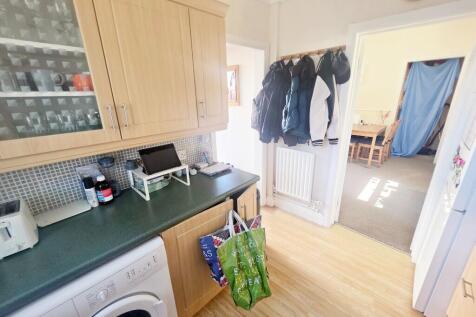 Kitchen/Lobby
