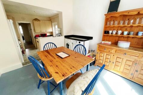 Kitchen Thr&#39; Din&#39; Rm