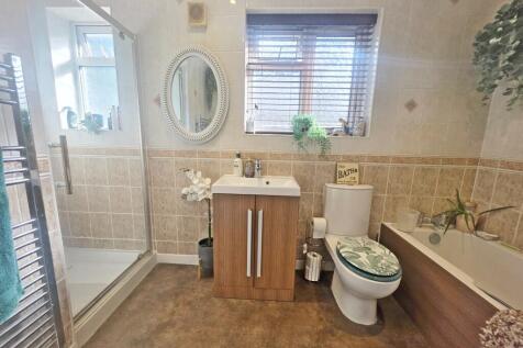 Bath/Shower Room