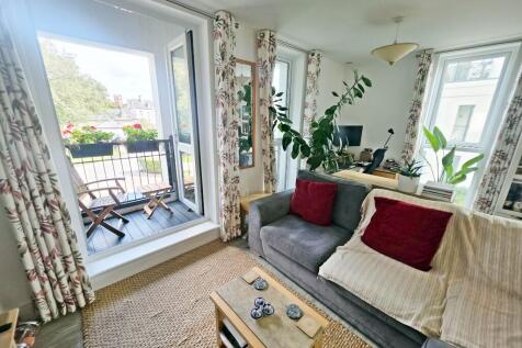 Dual Aspect Living
