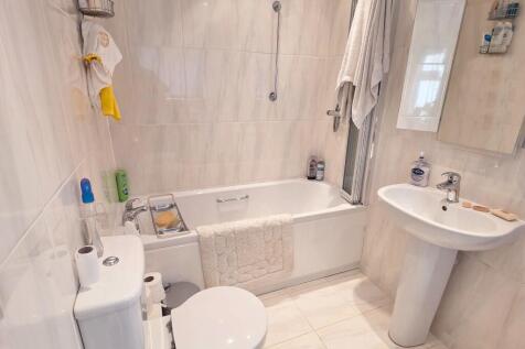 GF En-Suite Bathroom
