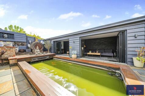 Garden Room &amp; Pond
