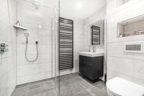 Bedroom 5 Ensuite