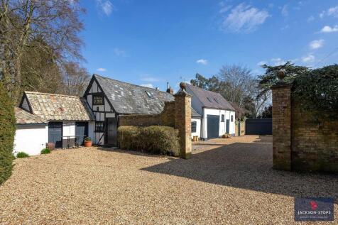 Cottage &amp; Courtyard