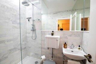 Ensuite Shoer Room