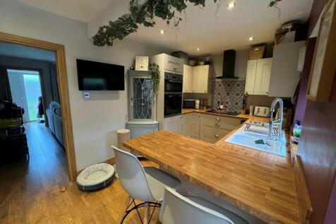 Kitchen diner 2