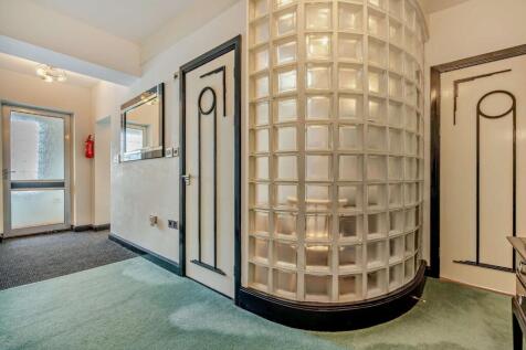 Hall Curved Wall