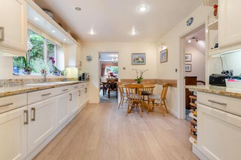 Kitchen/B&#39;fast Room