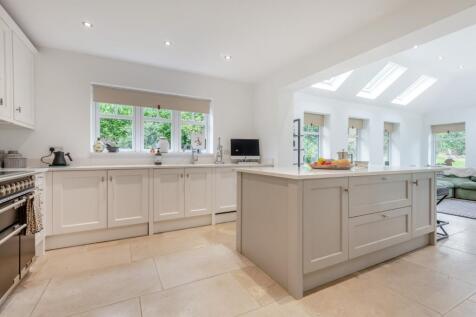 Kitchen/B&#39;fast Room