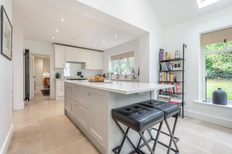 Kitchen/B&#39;fast Room