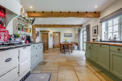Kitchen/B&#39;fast Room
